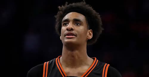 ​Alijah Arenas, the 18-year-old son of former NBA All-Star Gilbert Arenas, has emerged as one of the most promising young talents in American basketball. A standout shooting guard from Chatsworth High School in Los Angeles, Alijah’s combination of size, skill, and scoring prowess has made him a top recruit in the class of 2025. However, his burgeoning career has recently faced a significant challenge following a serious car accident.​