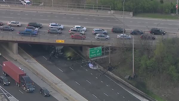 Inbound Edens Expressway Reopens at Touhy Avenue Following Fatal Crash Involving Semi and Vehicle