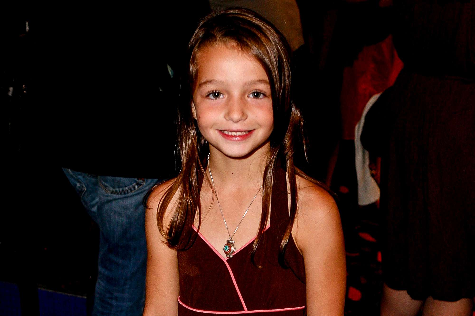​Sophie Nyweide, a former child actress known for her roles alongside Michelle Williams and Russell Crowe, has died at the age of 24. Her body was discovered on April 14, 2025, in a wooded area near a makeshift structure in Bennington, Vermont, approximately 25 miles from her home in Manchester Center. Authorities have confirmed that she was pregnant at the time of her death, though the stage of her pregnancy remains undisclosed. ​